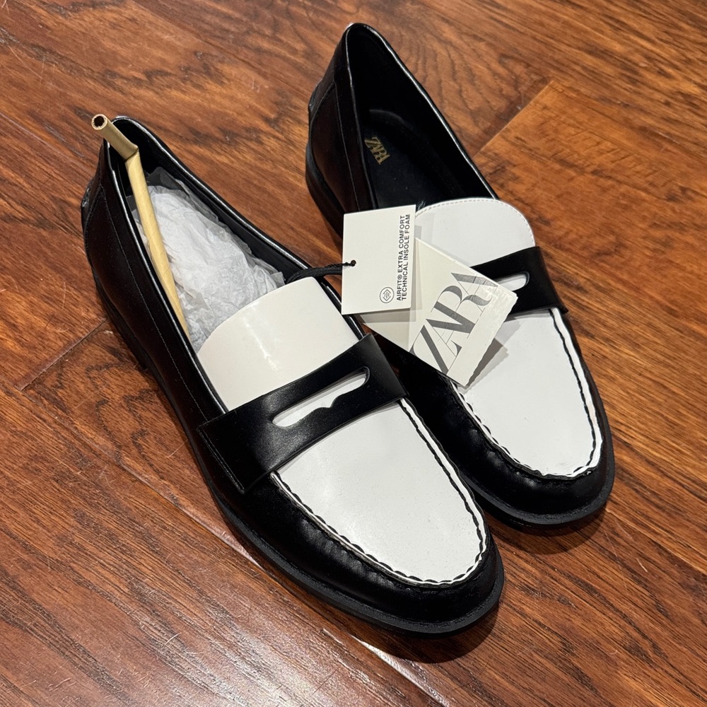 Zara Women's Classic Black and White loafers